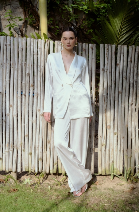 norris-set-white