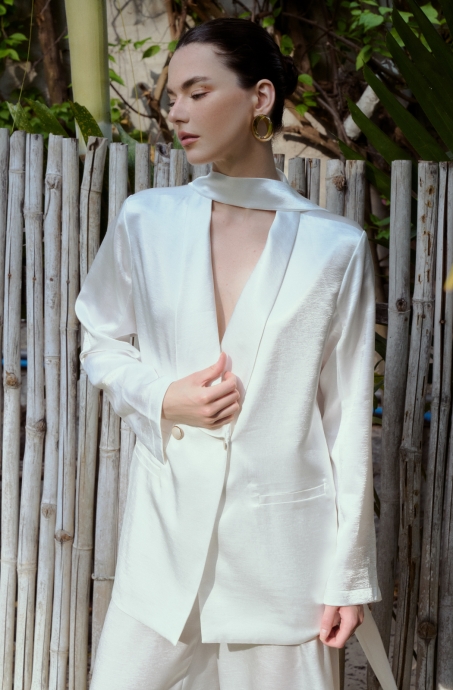 norris-set-white